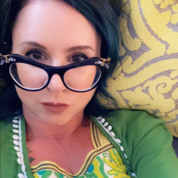 Meet your Posher, Sheila - Picture 3 of 9